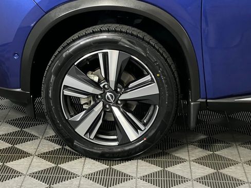 Used 2023 Nissan Rogue Platinum image 11