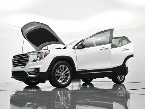 Used 2023 GMC Terrain SLT image 48