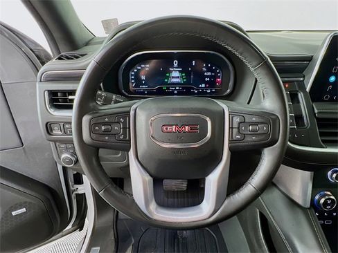 Used 2023 GMC Yukon SLT w/ SLT Premium Package image 12