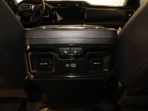 Used 2024 GMC Sierra 1500 AT4 w/ Technology Package AWD/4WD image 33
