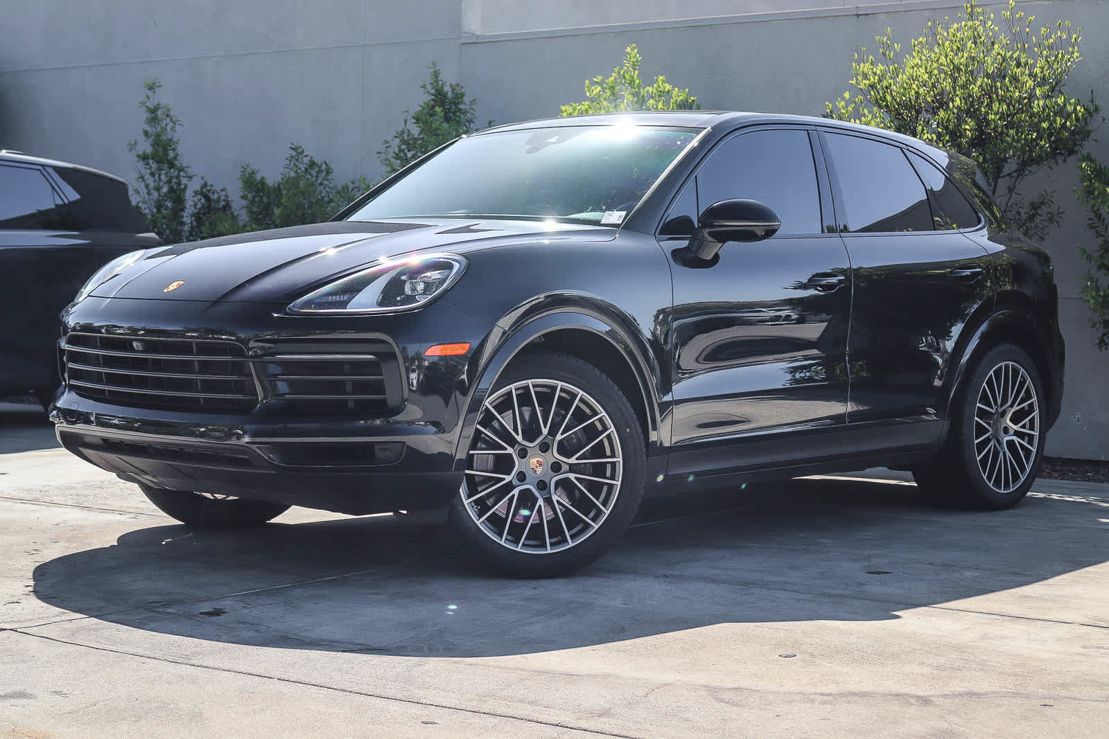 Used 2023 Porsche Cayenne Platinum Edition AWD/4WD image 1