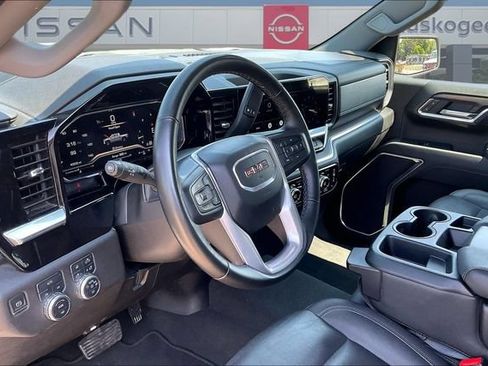 Used 2025 GMC Sierra 1500 SLT AWD/4WD image 17