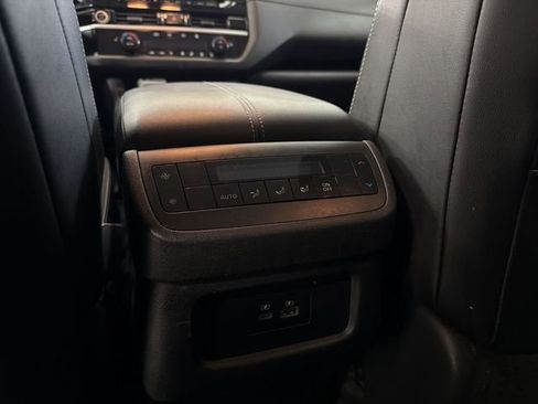 Used 2022 Nissan Pathfinder SL w/ SL Black Package image 19