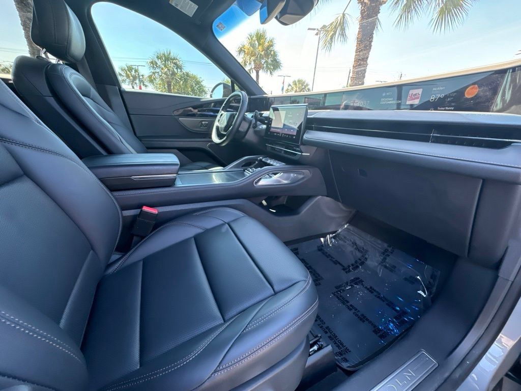 Certified 2024 Lincoln Nautilus Premier w/ Jet Appearance Package AWD/4WD image 23