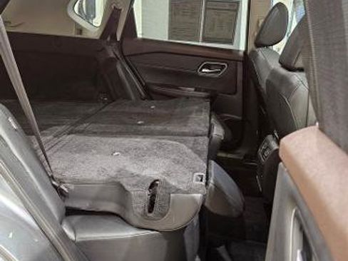 Used 2021 Nissan Rogue SV w/ Premium Package image 21