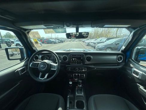 Used 2023 Jeep Wrangler Unlimited Rubicon 4xe image 2