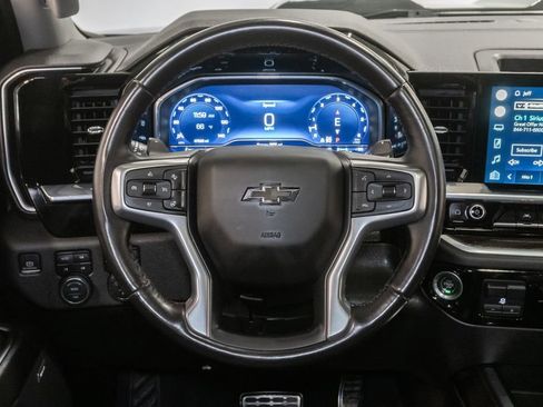 Used 2022 Chevrolet Silverado 1500 LT Trail Boss w/ LT Trail Boss Premium Package AWD/4WD image 16
