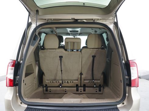 Used 2015 Chrysler Town & Country Touring-L w/ Driver Convenience Group FWD image 18