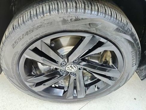 Used 2023 Volkswagen Tiguan SE R-Line image 60
