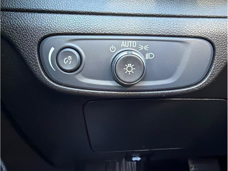 Used 2022 Chevrolet Bolt EUV Premier w/ Sun & Sound Package FWD image 28
