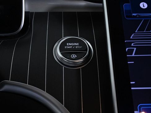 Used 2024 Mercedes-Benz C 300 4MATIC Sedan image 18