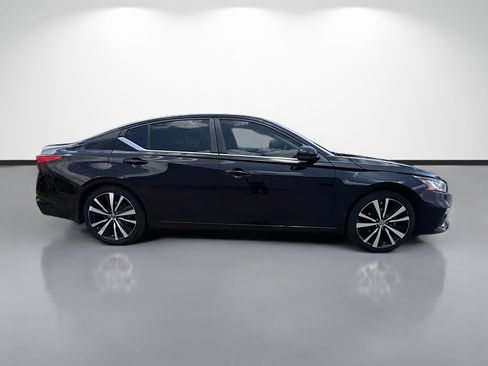 Used 2020 Nissan Altima 2.5 SR w/ Premium Package FWD image 2