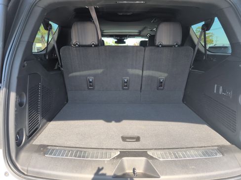 Used 2023 Chevrolet Suburban RST w/ Luxury Package image 31