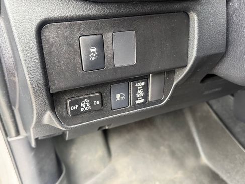 Used 2021 Toyota Tacoma TRD Off-Road w/ Technology Package AWD/4WD image 15