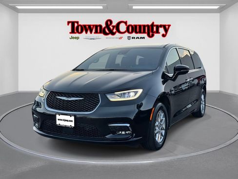 Certified 2025 Chrysler Pacifica Select image 3