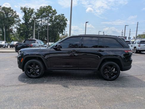 Used 2024 Jeep Grand Cherokee Limited w/ Black Appearance Package RWD image 7