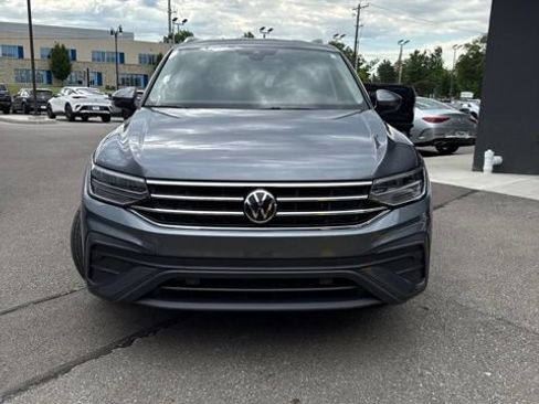 Used 2023 Volkswagen Tiguan SE AWD/4WD image 8