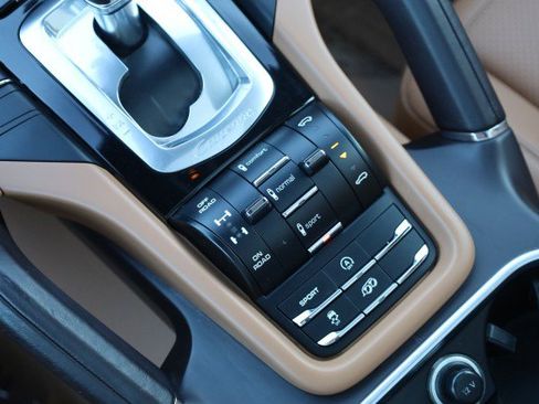Used 2014 Porsche Cayenne GTS image 38