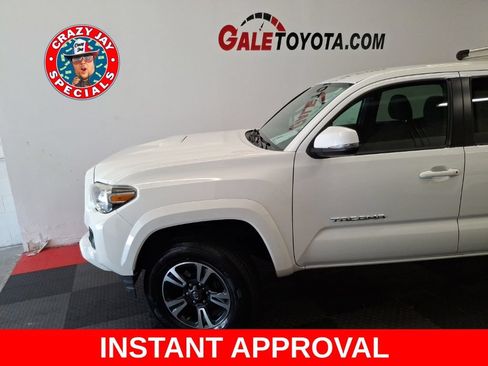 Used 2017 Toyota Tacoma TRD Sport w/ Tow Package AWD/4WD image 5