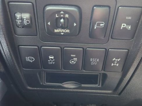 Used 2013 Toyota Land Cruiser image 36