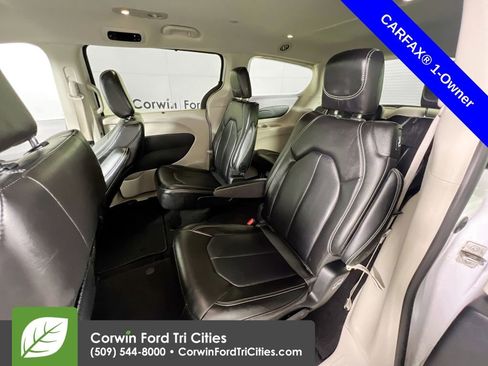 Used 2024 Chrysler Pacifica Touring-L image 28