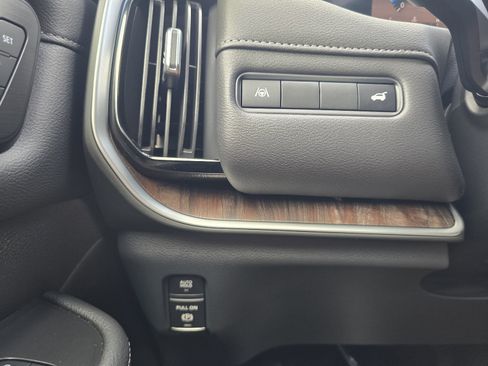 Used 2025 Nissan Armada SL w/ Captain's Chari Seat Package AWD/4WD image 23