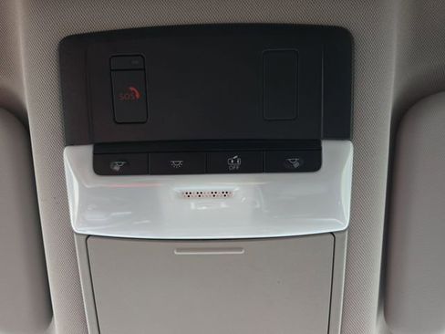 Used 2025 Nissan Rogue SV FWD image 34