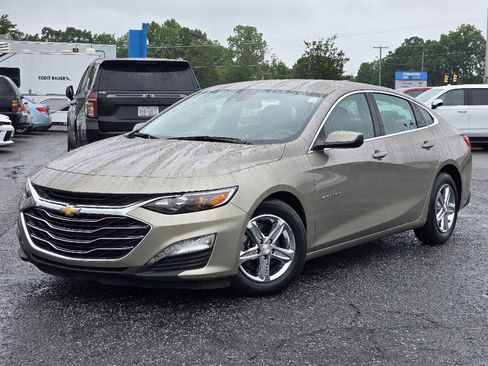Used 2023 Chevrolet Malibu LT image 2