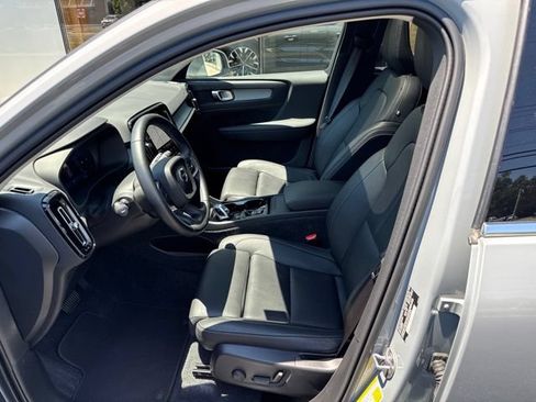 Certified 2025 Volvo XC40 B5 Plus AWD/4WD image 20
