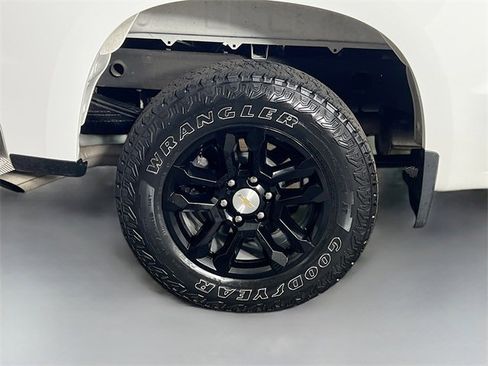 Used 2023 Chevrolet Silverado 1500 LT image 35