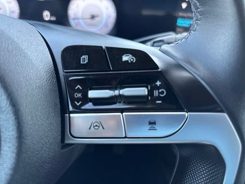 Used 2025 Hyundai Elantra SEL FWD image 18