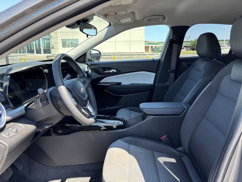 Used 2024 Chevrolet Trax LT w/ LT Convenience Package FWD image 27