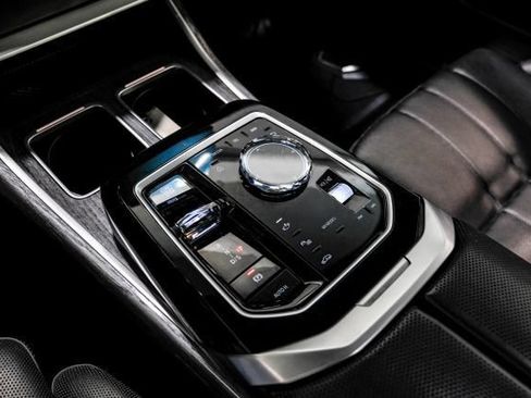 Used 2023 BMW 740i RWD image 33