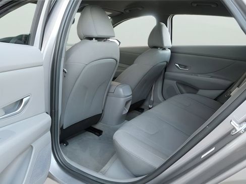 Used 2025 Hyundai Elantra SE FWD image 7