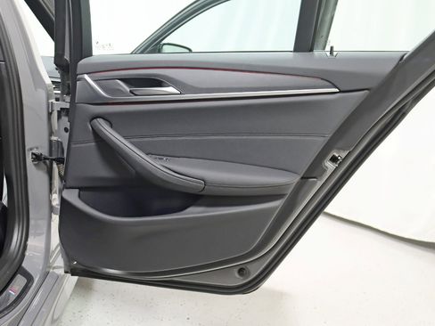 Used 2022 BMW 530i xDrive w/ M Sport Package image 37