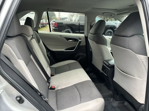 Used 2022 Toyota RAV4 XLE image 6
