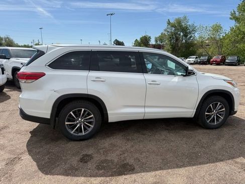 Used 2018 Toyota Highlander XLE AWD/4WD image 7