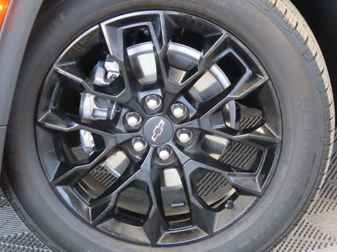Used 2025 Chevrolet Traverse LT w/ Midnight/Sport Edition AWD/4WD image 6