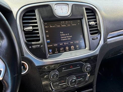 Used 2016 Chrysler 300 Limited RWD image 18
