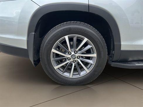 Used 2019 Toyota Highlander XLE AWD/4WD image 26