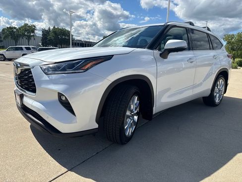 Used 2023 Toyota Highlander Limited AWD/4WD image 6