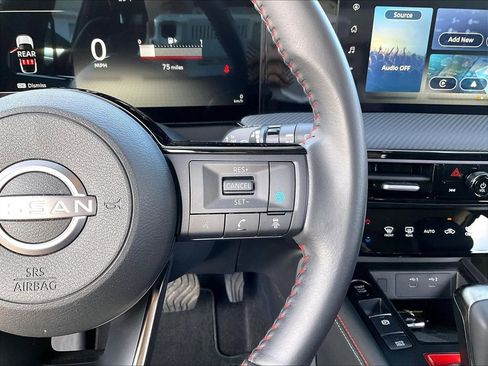 Used 2025 Nissan Kicks SR image 23