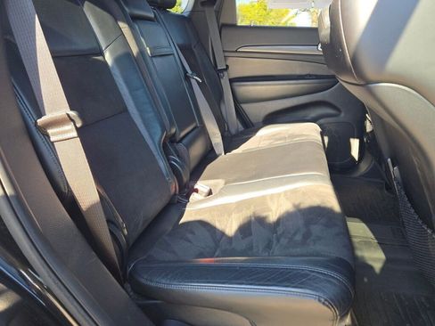 Used 2021 Jeep Grand Cherokee Laredo X image 9