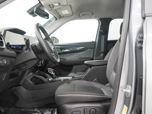 Used 2025 Chevrolet TrailBlazer LT w/ Convenience Package AWD/4WD image 23