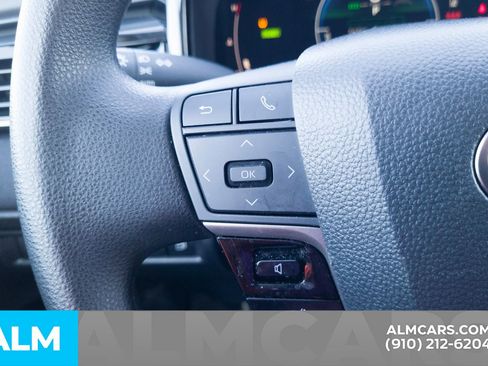 Used 2025 Toyota Camry LE image 29