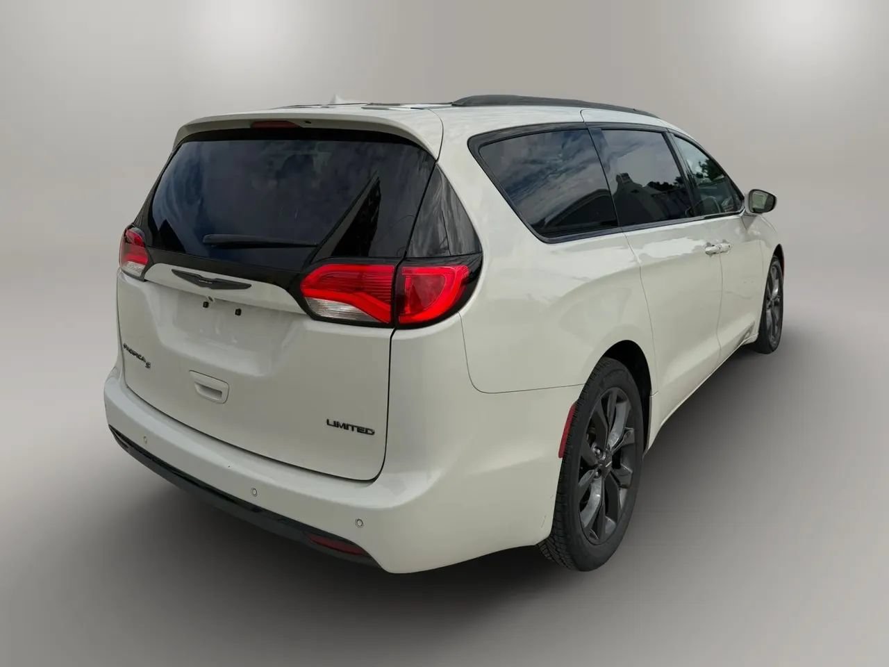 Used 2020 Chrysler Pacifica Limited w/ S Appearance Package FWD image 8