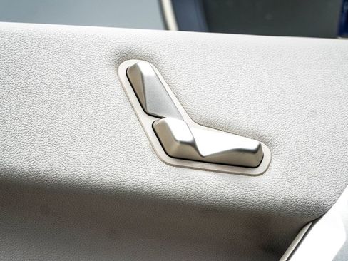 Used 2023 BMW iX xDrive50 image 38