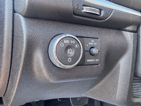 Used 2017 Chevrolet Traverse LT w/ Style and Technology Package image 12