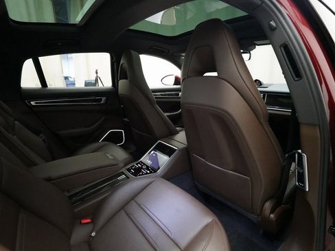 Used 2022 Porsche Panamera 4 image 31