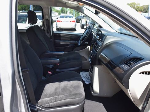 Used 2019 Dodge Grand Caravan SE image 19